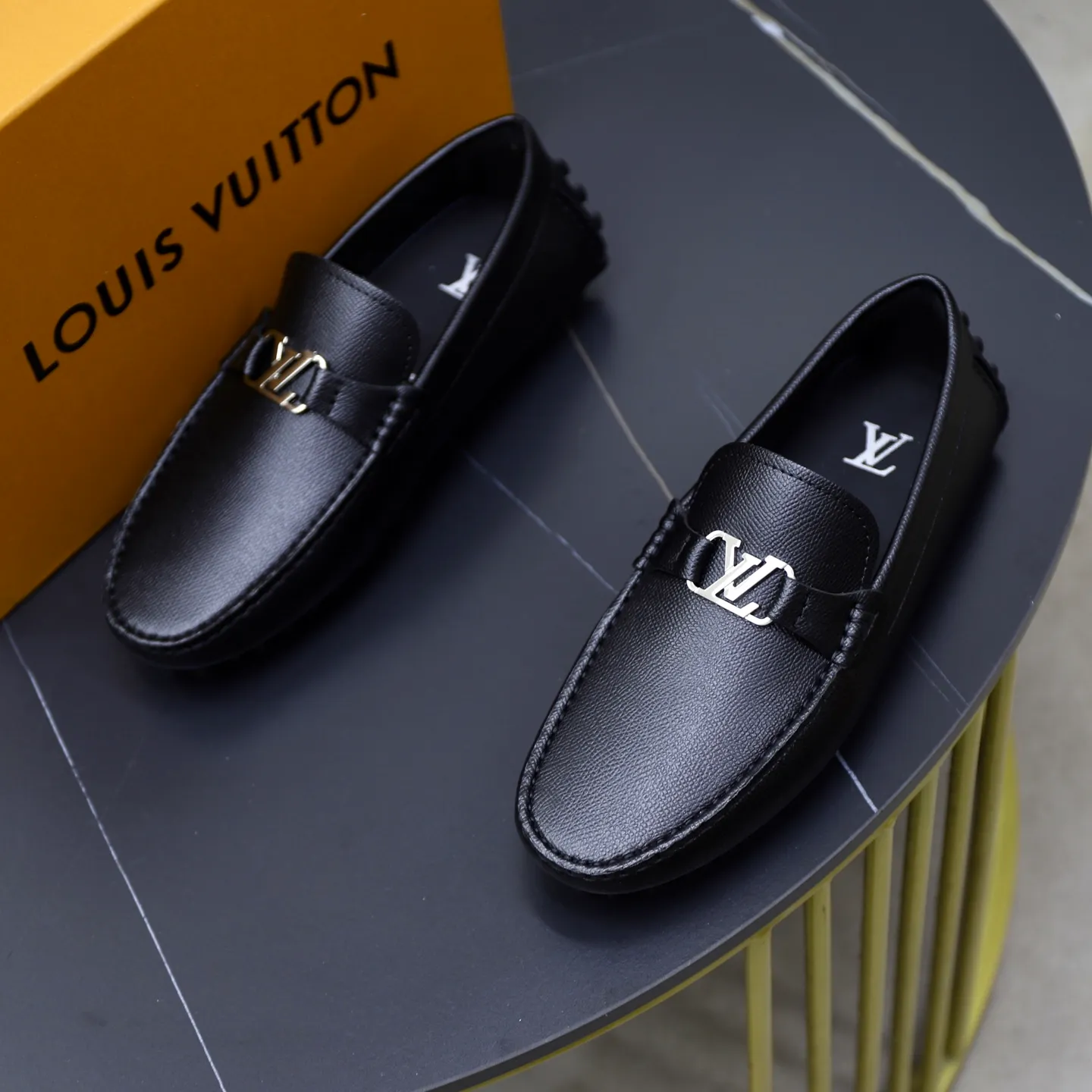 Ex-factory price: 480💰【LV】Louis Vuitton ⚠️High-end men’s driving and pedal series ⚠️38-44 (customized for 45) ⚠️All original cowhide leather! Thick and soft! Made entirely of calfskin lining! The latest non-slip beanie sole! Three-dimensional package technology! Fashionable and classic! Handicrafts! Original high quality! Feel free to compare!